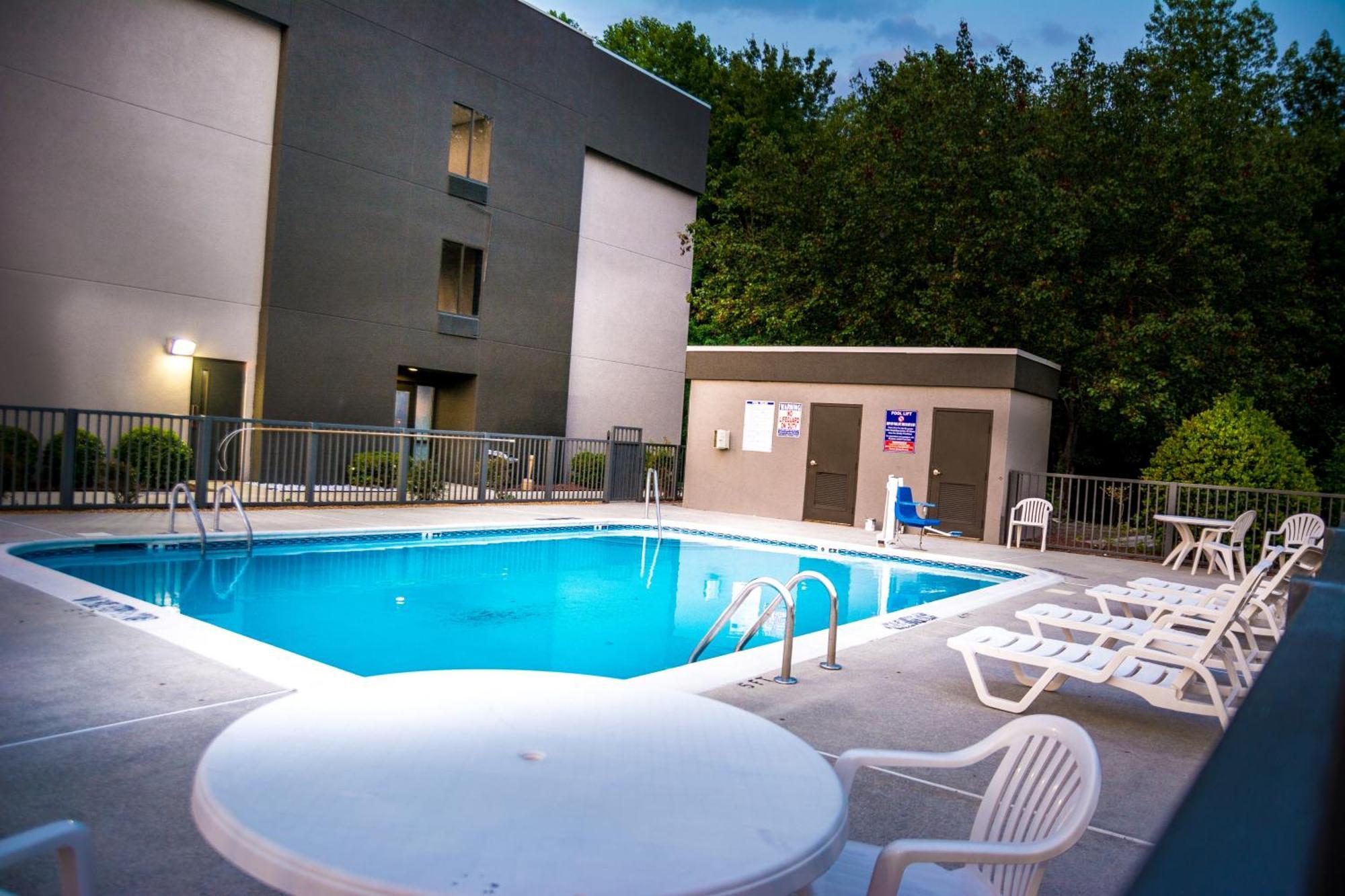 La Quinta Inn & Suites By Wyndham Fayetteville I-95 Exterior foto