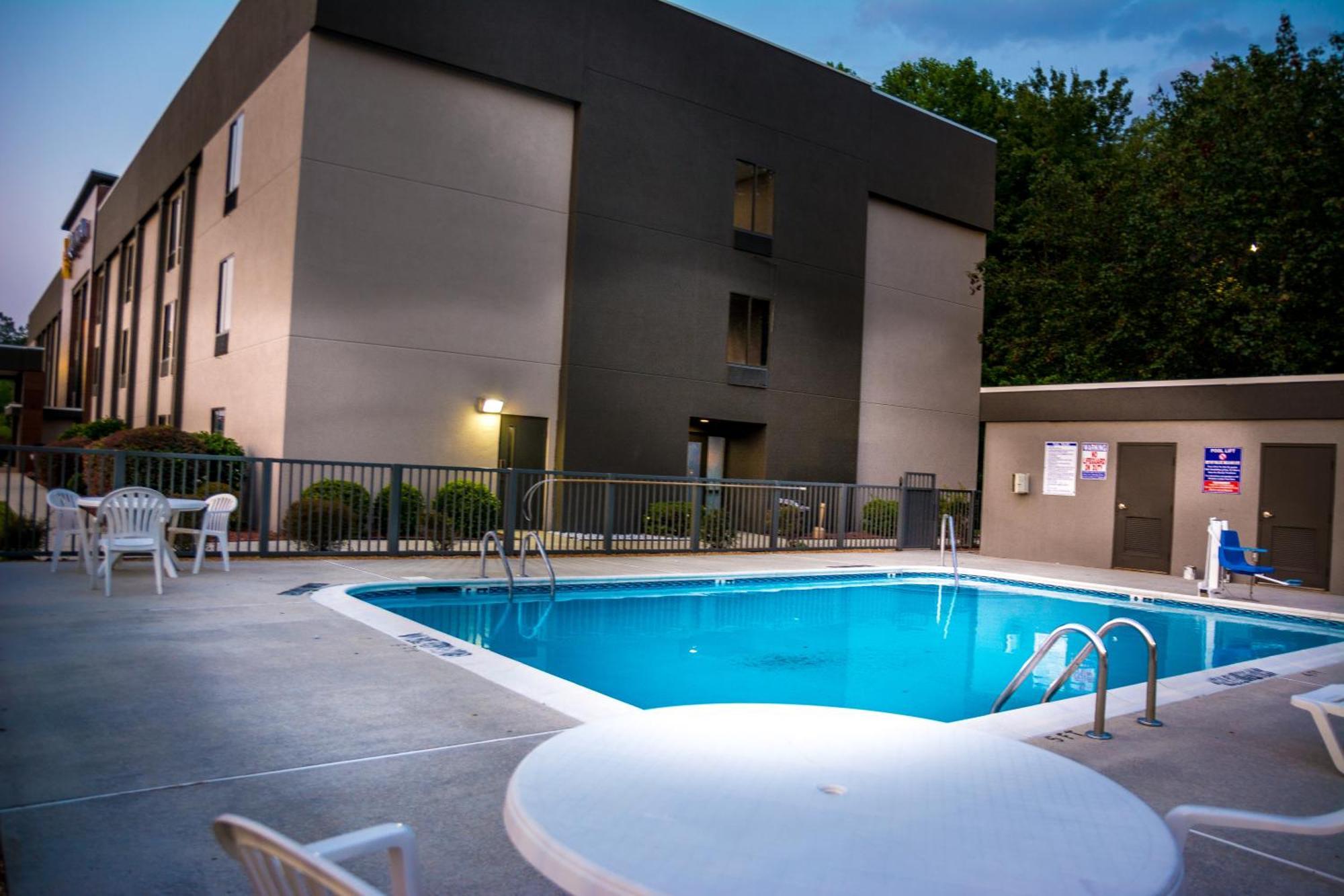 La Quinta Inn & Suites By Wyndham Fayetteville I-95 Exterior foto